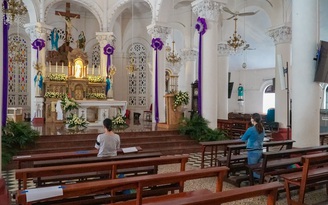 Nhà thờ 150 tuổi Sài Gòn tổ chức lễ Phục sinh trong dịch Covid-19 thế nào?