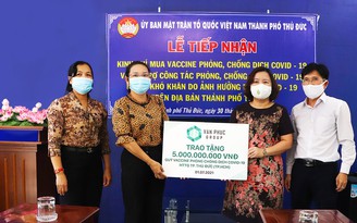 Van Phuc Group ủng hộ 5 tỉ đồng Quỹ Vắc-xin Covid-19 Van Phuc Group ủng hộ 5 tỉ đồng Quỹ Vắc-xin Covid-19