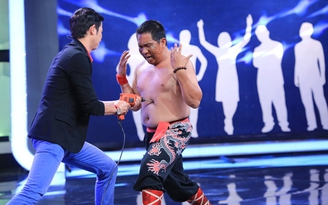 Huy Khánh rụng tim với màn khoan vào bụng 'người bí ẩn'
