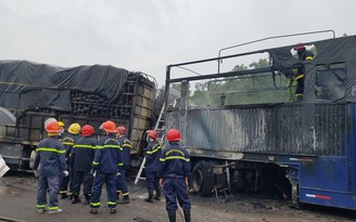 Thừa Thiên - Huế: Xe tải bùng cháy sau va chạm, tài xế tử vong trong cabin