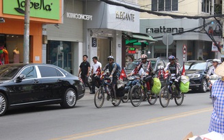 Ba chàng Nepal đạp xe khắp thế giới bằng tiền túi ngưỡng mộ người Việt tử tế