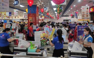 Siêu thị mở cửa từ 7 giờ sáng phục vụ người dân mua sắm Tết Tân Sửu