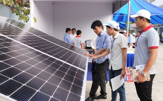 Thiếu nguồn cung, Mỹ xem xét miễn thuế tạm thời với pin mặt trời Việt Nam