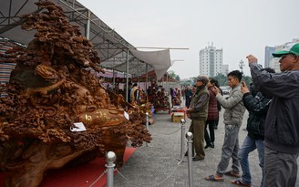 Ngắm tượng Phật Di Lặc 3,5 tấn bằng gỗ xá xị, giá 1,2 tỉ đồng