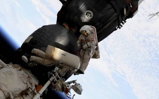 Lỗ thủng bí ẩn trên tàu vũ trụ Nga ‘bị khoan từ bên trong’