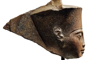 Ai Cập sôi sục vì đầu tượng pharaoh 'bị đánh cắp' được đấu giá ở Anh