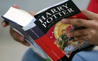 Lo lời nguyền ứng nghiệm, trường học Mỹ dẹp Harry Potter