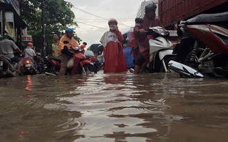 Biên Hòa lại chìm trong biển nước sau cơn mưa lớn