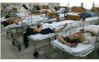 Xe khách Phương Trang tông hàng loạt xe máy: Nhiều nạn nhân bị chấn thương sọ não