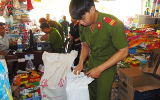 Thu giữ hàng ngàn bao thuốc lá nhập lậu