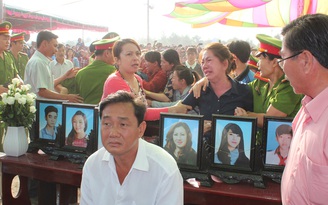 Người nhà nạn nhân vụ thảm sát ở Bình Phước khóc ngất tại tòa