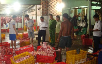 Ập vào lò mổ lậu vùng ven Sài Gòn, bắt giữ hơn 6 tấn thịt bò sữa