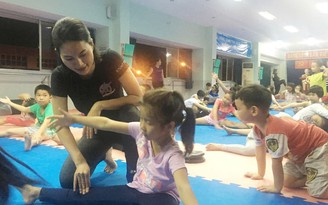 Lớp dạy võ miễn phí cho trẻ em của nữ diễn viên xinh đẹp