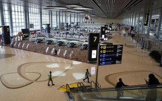 Singapore xử nhân viên sân bay phá hoại