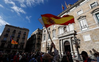 Catalonia chính thức mất quyền tự trị