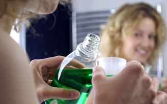 PTI: Dùng nước súc miệng thường xuyên làm tăng rủi ro tiểu đường, béo phì