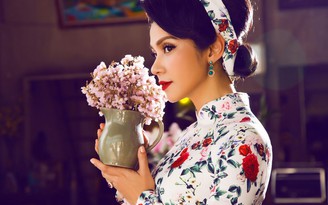 Việt Trinh khoe nhan sắc vượt thời gian với áo dài