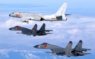 Máy bay ném bom Trung Quốc diễn tập ở Biển Đông