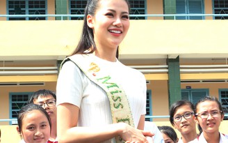 Hoa hậu Nguyễn Phương Khánh giao lưu tại trường cũ