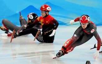 VĐV trượt băng Trung Quốc bị 'ném đá' vì chơi xấu đối thủ trên đường đua