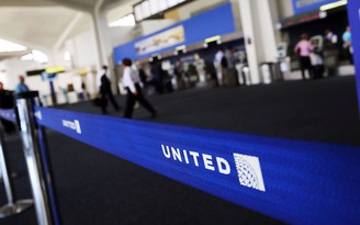 Hãng hàng không “hứng đá” vì cấm hành khách mặc quần legging