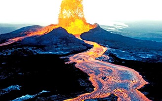 Núi lửa hoạt động mạnh nhất thế giới phun trào