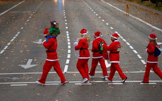 7.000 ông già Noel chạy từ thiện tại Madrid