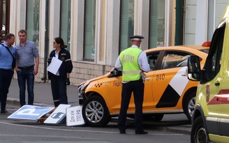 Xe taxi đâm vào đám đông tại Moscow, 8 người bị thương