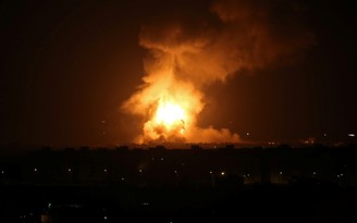Tên lửa bắn từ Dải Gaza, thủ tướng Israel phải ẩn nấp