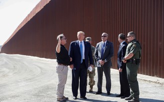 Tổng thống Trump khoe tường biên giới 'chất như Rolls-Royce'