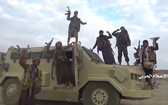 Houthi tung video phục kích đoàn xe quân sự Ả Rập Xê Út, bắt 2.000 tù nhân