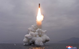 Triều Tiên giới thiệu tên lửa phóng từ tàu ngầm Pukguksong-3