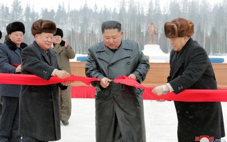 Nhà lãnh đạo Kim Jong-un khai trương thành phố mới giữa mùa đông