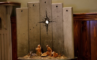 Bethlehem 'thương tích' trong mô hình Giáng sinh của nghệ sĩ bí ẩn Banksy