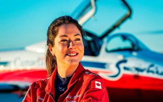 Nữ phi công không quân Canada tử nạn khi bay biểu diễn cổ vũ chống Covid-19