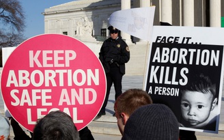 Lựa chọn Thẩm phán Tối cao mới của ông Trump ảnh hưởng ra sao đến quyền phá thai của dân Mỹ?