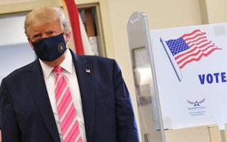 Tổng thống Trump đích thân bỏ phiếu cho 'gã tên Trump' tại bang Florida