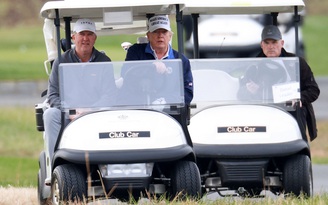 Áp lực nhận thua gia tăng, Tổng thống Trump vẫn chơi golf
