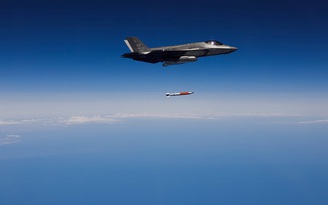 Xem chiến đấu cơ tàng hình F-35A ném thử bom hạt nhân ở tốc độ siêu âm