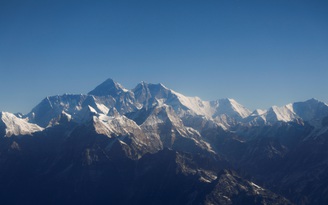 Chấm dứt tranh cãi độ cao 'nóc nhà thế giới' Everest