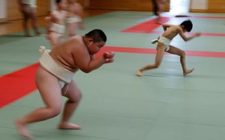 Nhà vô địch sumo 10 tuổi, 85kg, khoản 'đầu tư xứng đáng' của người cha