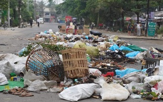 Cách phản đối mới của người dân Myanmar: đình công rác thải