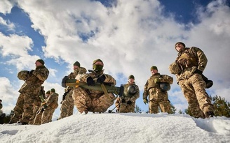 Quân đội Ukraine huấn luyện sử dụng vũ khí mới từ Mỹ