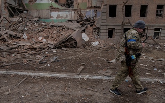 Đàm phán hòa bình Nga - Ukraine 'khó khăn' khi súng vẫn nổ