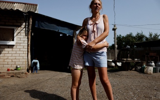 Vợ chồng tồn tại ra sao cùng 3 ông bà, 4 đứa trẻ giữa bom đạn Donetsk?