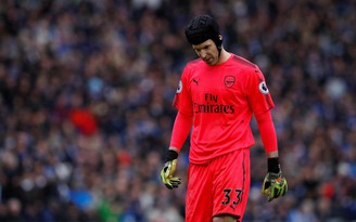 Petr Cech xin lỗi vì sai lầm tai hại khiến Arsenal bại trận