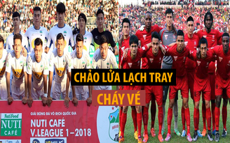Chen chúc đu người trên chắn song để mua vé trận Hải Phòng - HAGL