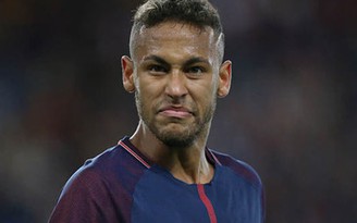 Bất ngờ với phản ứng của Neymar khi gặp fan cuồng