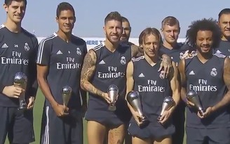 Dàn sao Real Madrid đua nhau khoe giải thưởng
