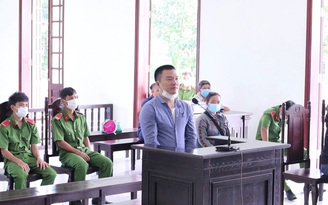 Giết bạn sau khi cãi nhau và nghi bị rình xem mình ngủ với bạn gái Giết bạn sau khi cãi nhau và nghi bị rình xem mình ngủ với bạn gái